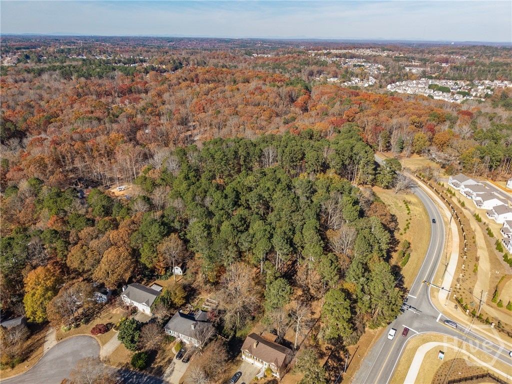 Image 6 of property listing at 3033 Fence Road, Dacula, GA 30019