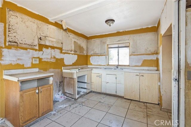 1692 N Beverly, Porterville, CA 93257