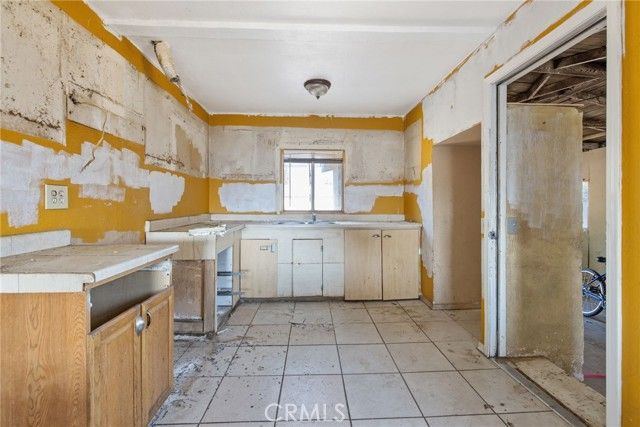 1692 N Beverly, Porterville, CA 93257