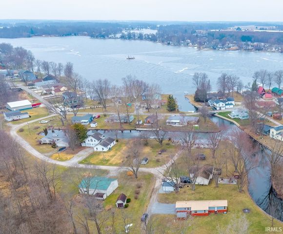 2205 E 770 S Road, Wolcottville, IN 46795