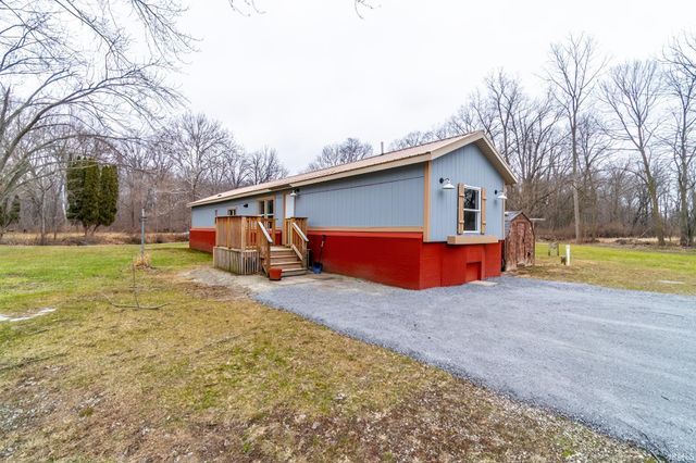 2205 E 770 S Road, Wolcottville, IN 46795