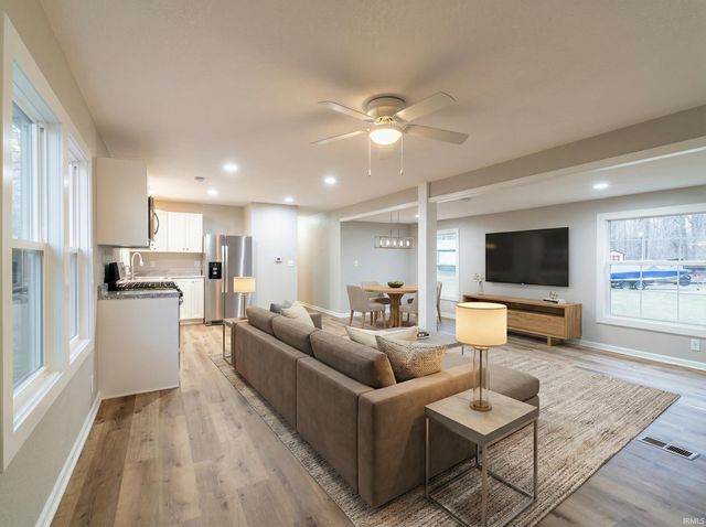 2205 E 770 S Road, Wolcottville, IN 46795