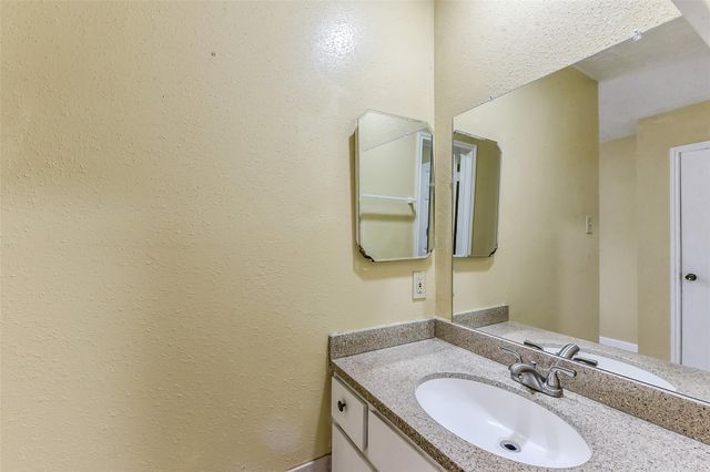 7839 Greenedge Drive, Houston, TX 77040