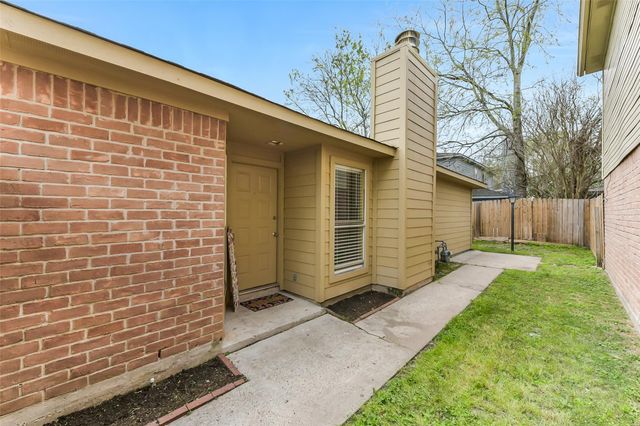 7839 Greenedge Drive, Houston, TX 77040