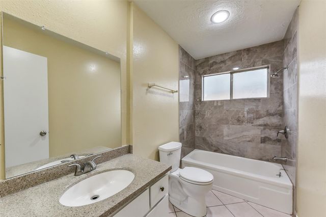 7839 Greenedge Drive, Houston, TX 77040