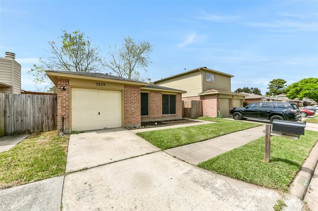7839 Greenedge Drive, Houston, TX 77040