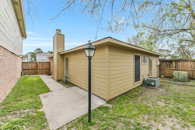 7839 Greenedge Drive, Houston, TX 77040