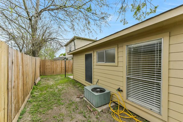 7839 Greenedge Drive, Houston, TX 77040