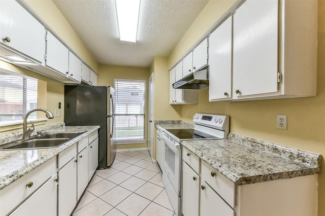 7839 Greenedge Drive, Houston, TX 77040