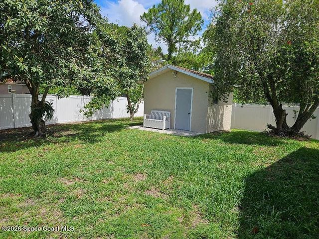 1040 Big Horn Circle NW, Palm Bay, FL 32907