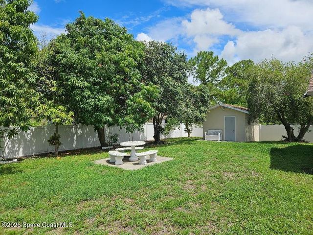 1040 Big Horn Circle NW, Palm Bay, FL 32907