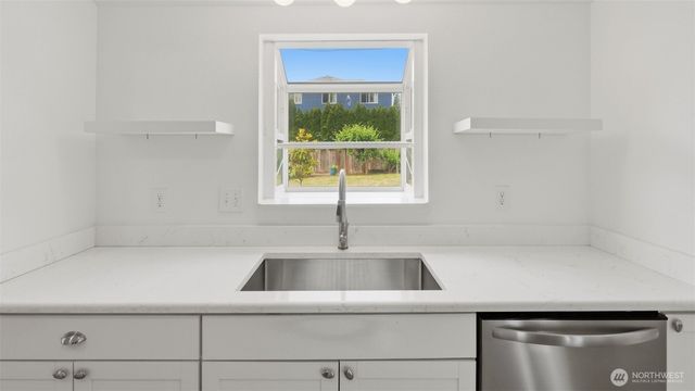 20122 32nd Avenue W, Lynnwood, WA 98036