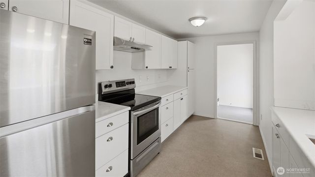 20122 32nd Avenue W, Lynnwood, WA 98036