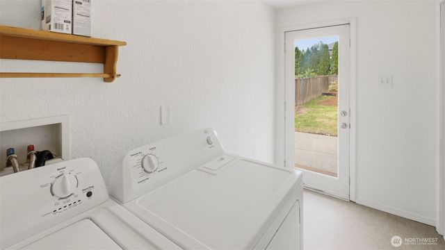 20122 32nd Avenue W, Lynnwood, WA 98036