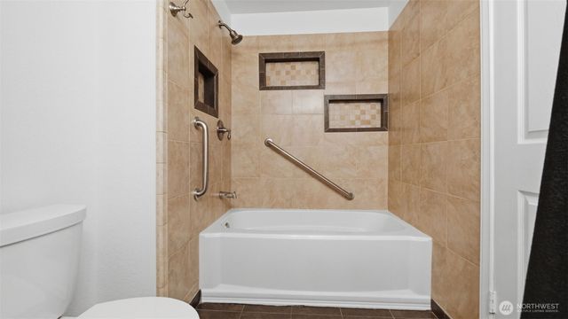 20122 32nd Avenue W, Lynnwood, WA 98036