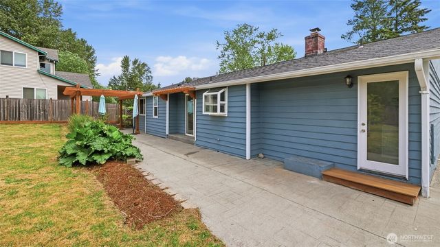 20122 32nd Avenue W, Lynnwood, WA 98036