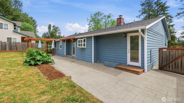 20122 32nd Avenue W, Lynnwood, WA 98036