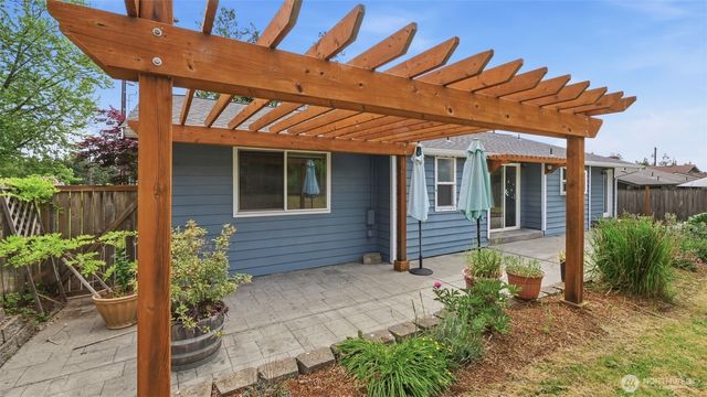20122 32nd Avenue W, Lynnwood, WA 98036