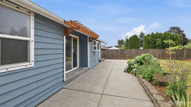 20122 32nd Avenue W, Lynnwood, WA 98036