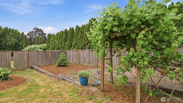 20122 32nd Avenue W, Lynnwood, WA 98036