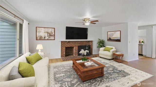 20122 32nd Avenue W, Lynnwood, WA 98036