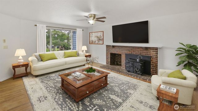 20122 32nd Avenue W, Lynnwood, WA 98036