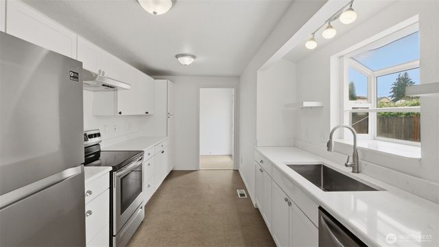 20122 32nd Avenue W, Lynnwood, WA 98036