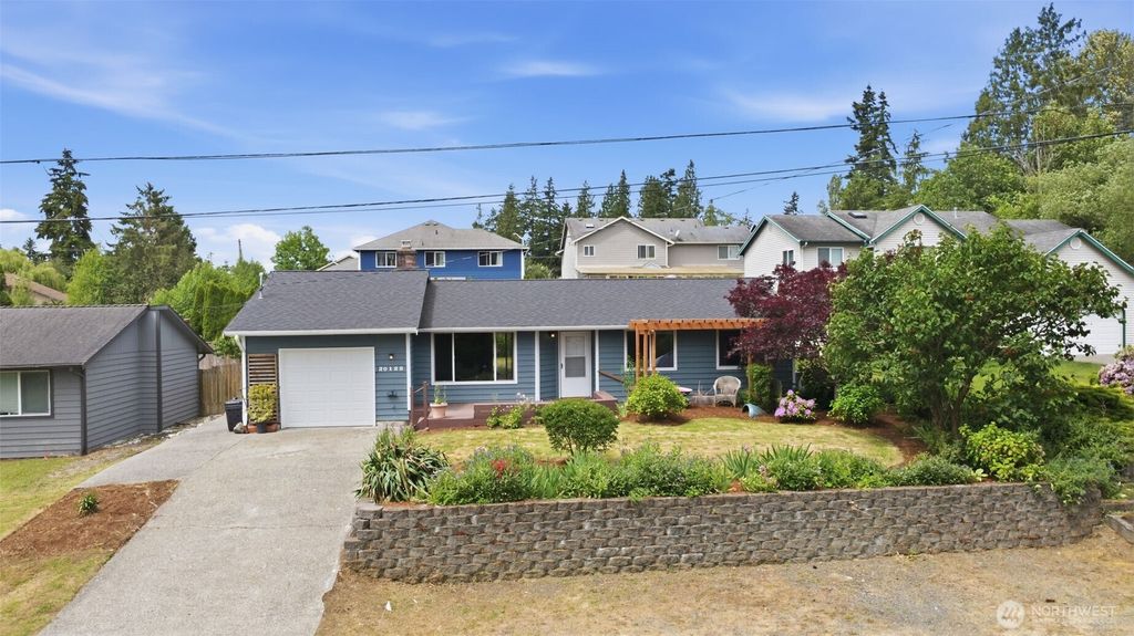 20122 32nd Avenue W, Lynnwood, WA 98036