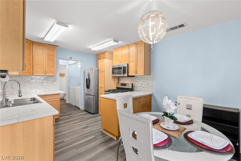 6905 Coral Rock Drive, Las Vegas, NV 89108 — photo 4