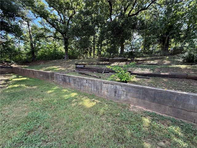 1202 N 28th Street, Van Buren, AR 72956
