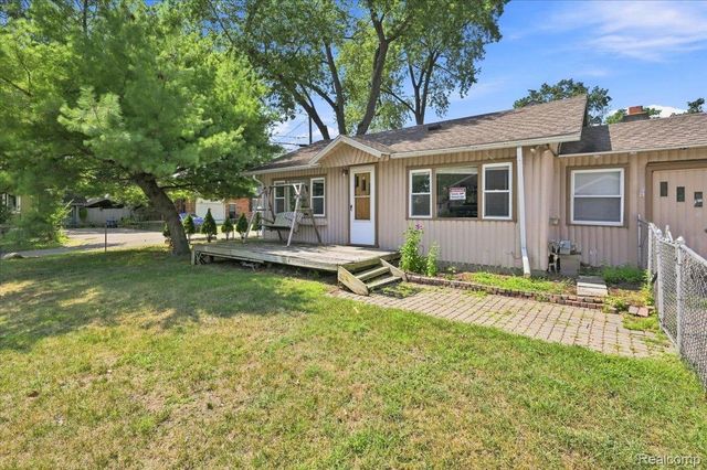 2428 Circle Drive, West Bloomfield Charter Township, MI 48324
