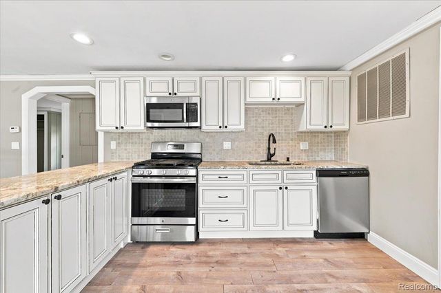 2428 Circle Drive, West Bloomfield Charter Township, MI 48324