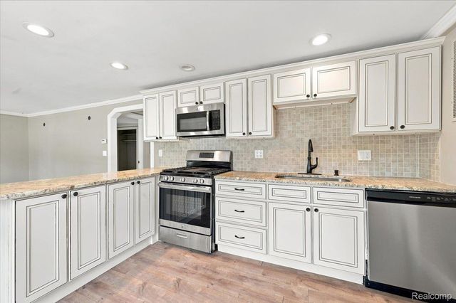 2428 Circle Drive, West Bloomfield Charter Township, MI 48324