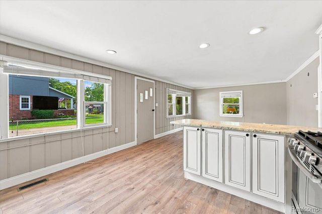 2428 Circle Drive, West Bloomfield Charter Township, MI 48324