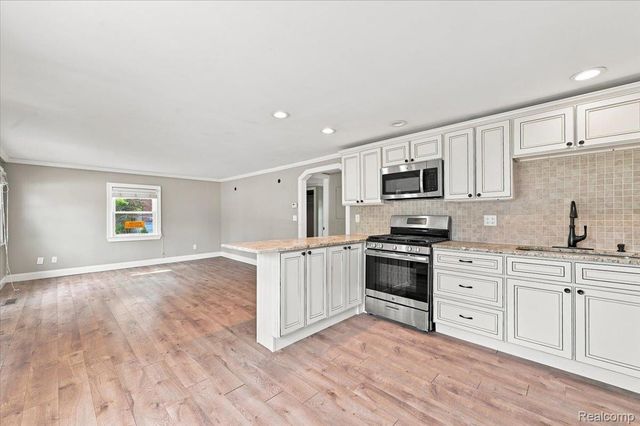 2428 Circle Drive, West Bloomfield Charter Township, MI 48324