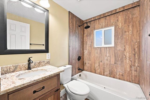 2428 Circle Drive, West Bloomfield Charter Township, MI 48324
