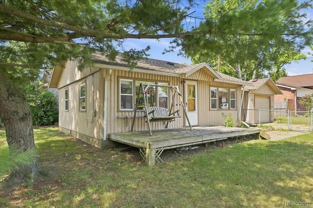 2428 Circle Drive, West Bloomfield Charter Township, MI 48324