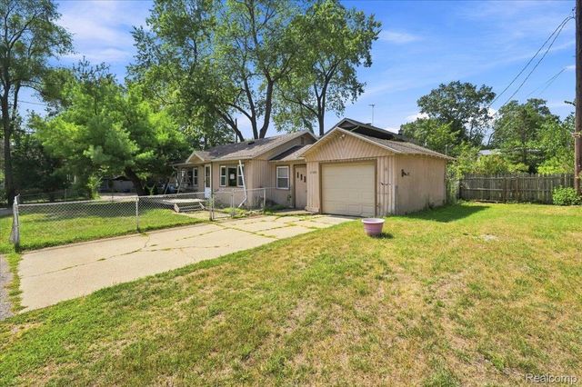 2428 Circle Drive, West Bloomfield Charter Township, MI 48324