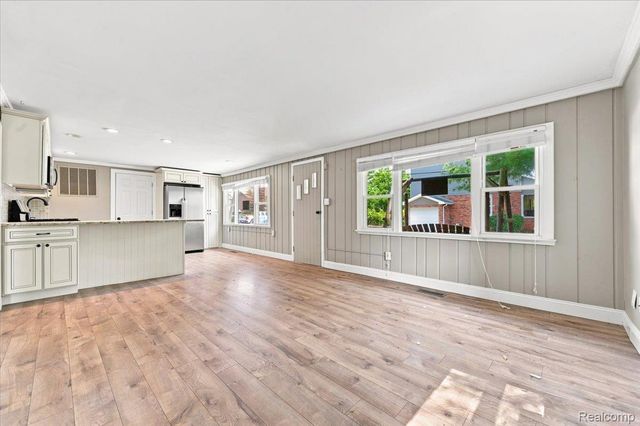 2428 Circle Drive, West Bloomfield Charter Township, MI 48324