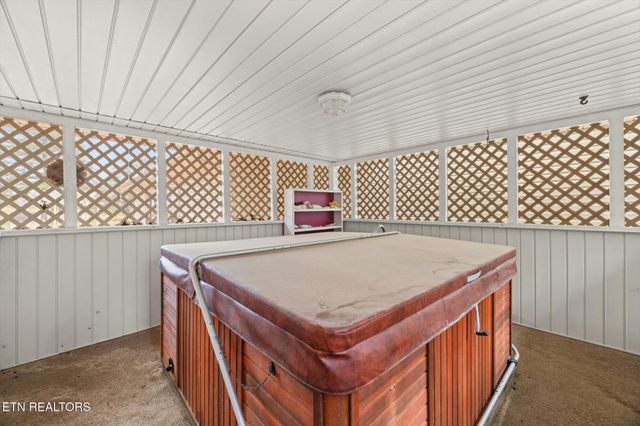 1756 County Road 700, Riceville, TN 37370