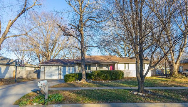 1670 N Wood Ave, Wichita, KS 67212