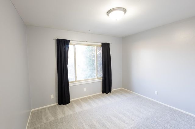 1670 N Wood Ave, Wichita, KS 67212