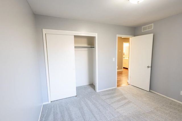 1670 N Wood Ave, Wichita, KS 67212