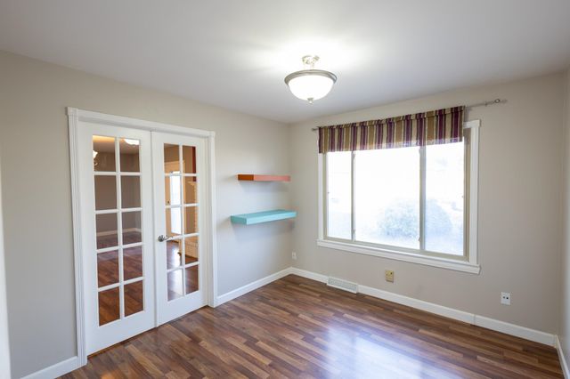 1670 N Wood Ave, Wichita, KS 67212