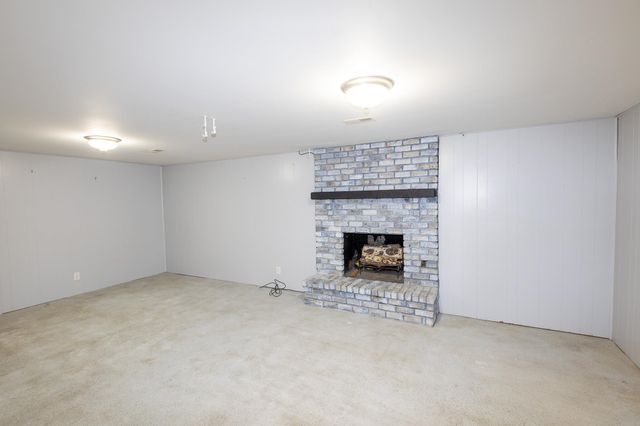 1670 N Wood Ave, Wichita, KS 67212