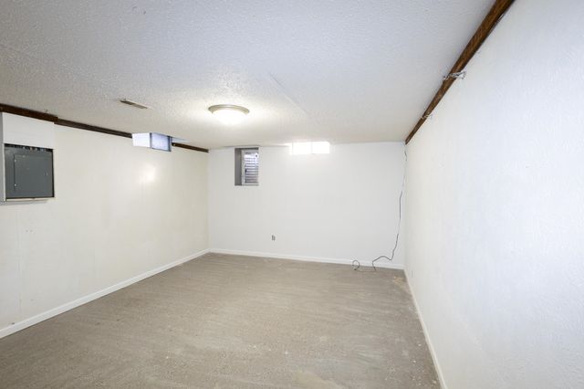 1670 N Wood Ave, Wichita, KS 67212