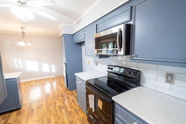 1670 N Wood Ave, Wichita, KS 67212