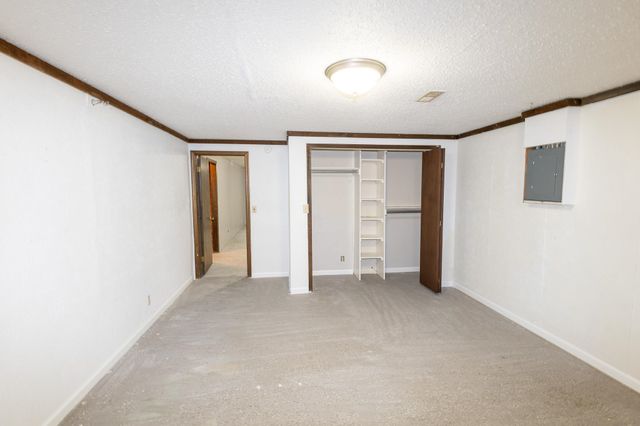 1670 N Wood Ave, Wichita, KS 67212