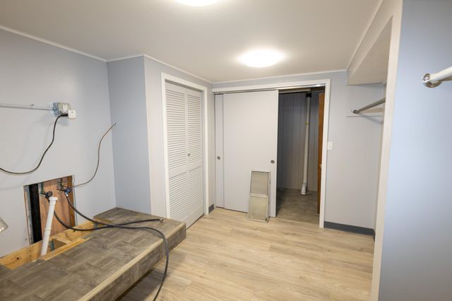 1670 N Wood Ave, Wichita, KS 67212