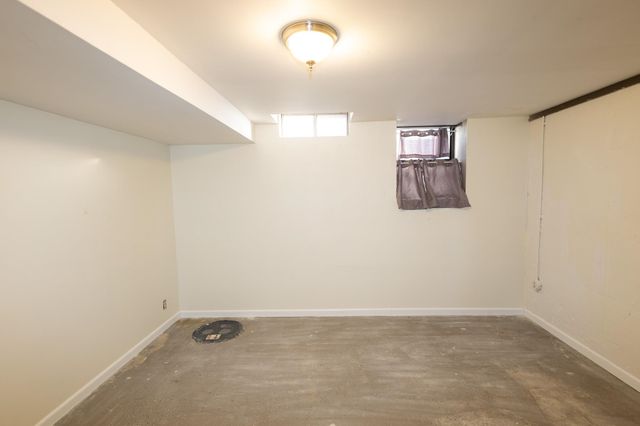 1670 N Wood Ave, Wichita, KS 67212